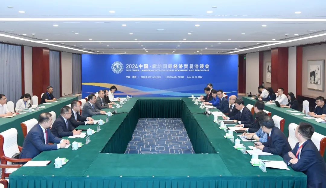 白忠泉董事長(zhǎng)與河北省王正譜省長(zhǎng)會(huì)談