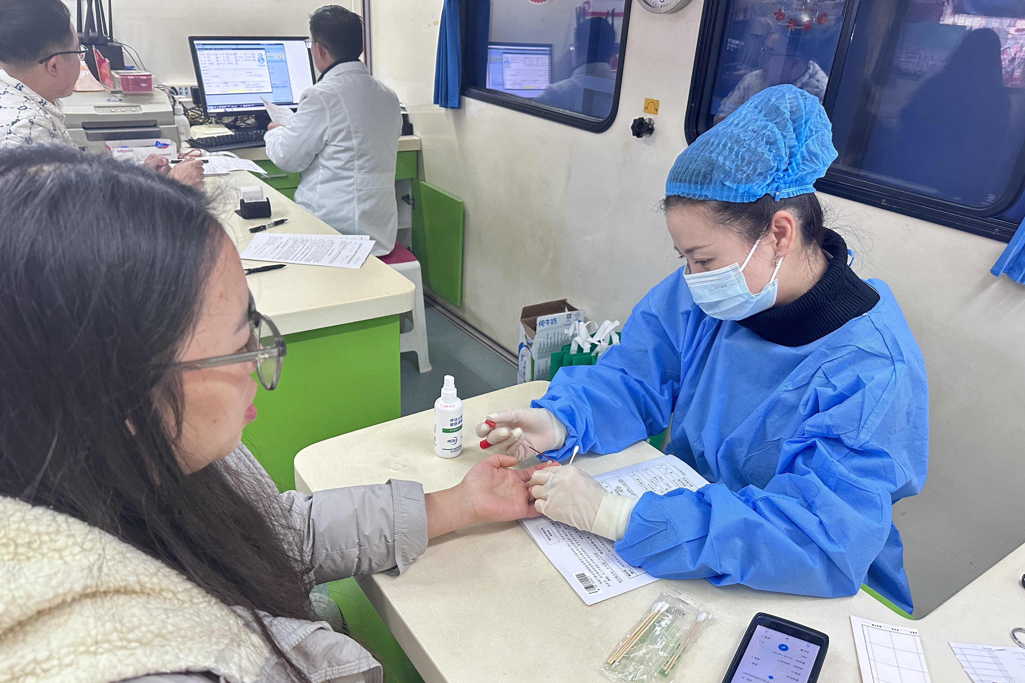 冬日暖陽(yáng)，獻(xiàn)血傳遞愛心正能量